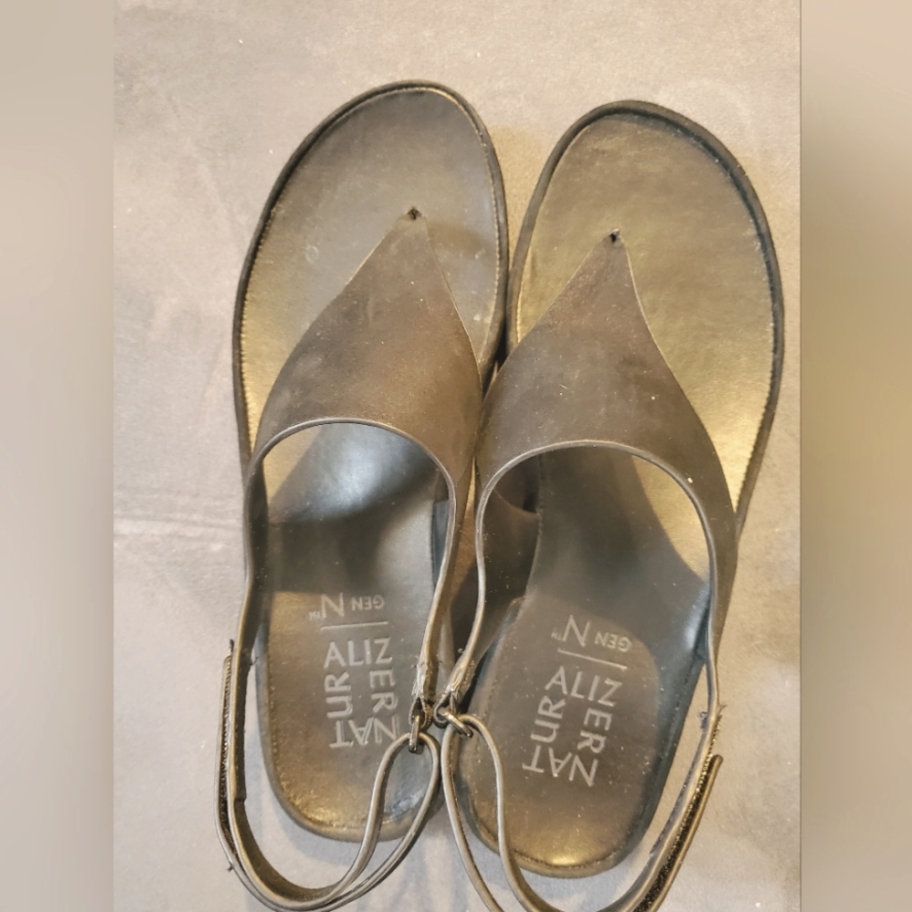 Naturalizer Gen Z size 7W Black Sandals